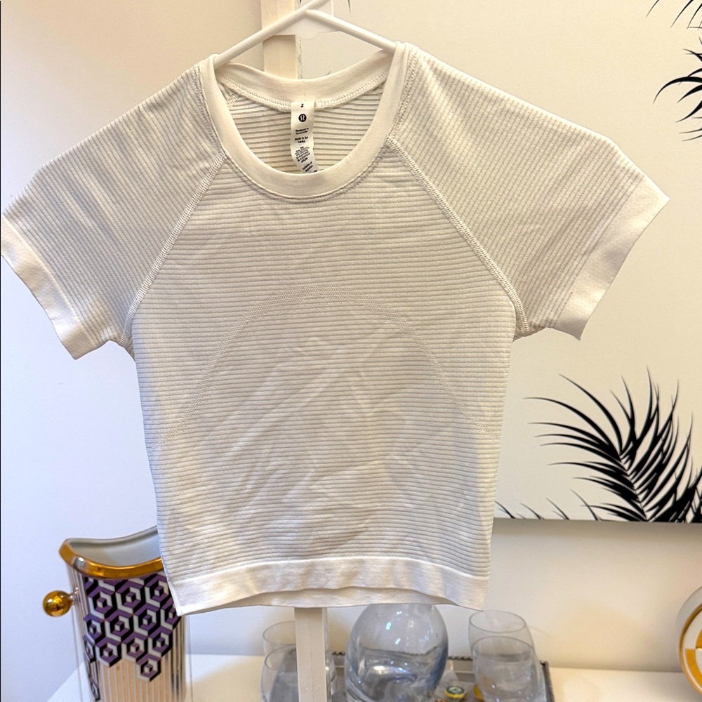 Lululemon cropped Swiftly Tee